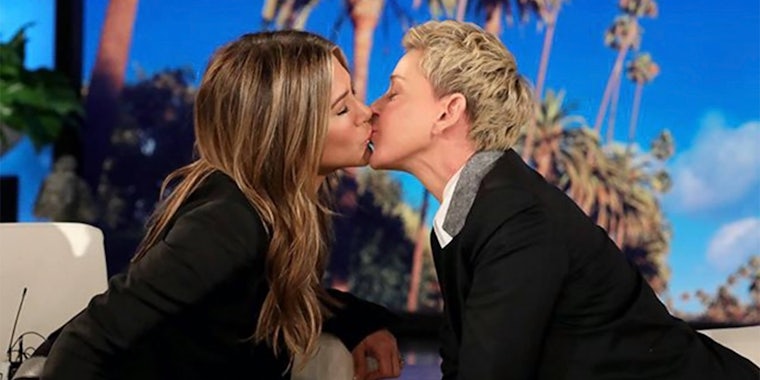 ellen kissing jennifer aniston